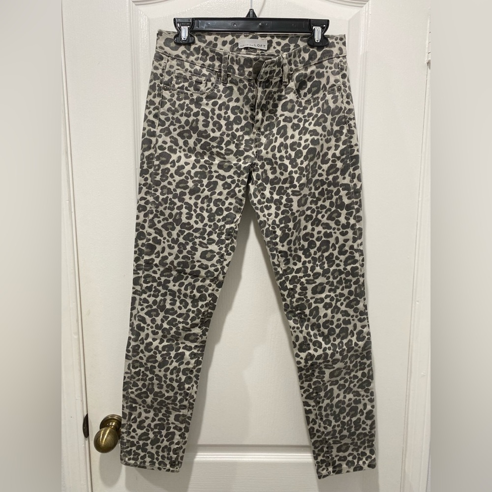 LOFT modern skinny leopard print pants/jeans. Size 0/25
